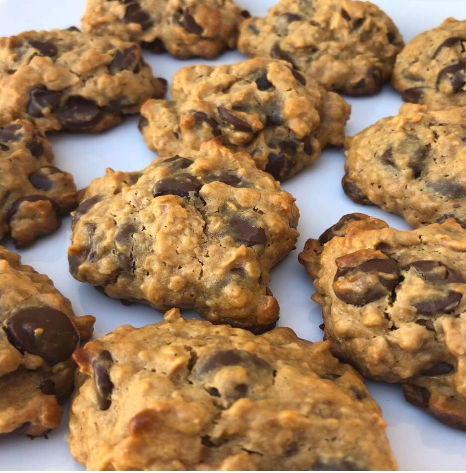 Healthier Peanut Butter, Oatmeal And Dark Chocolate Chip Cookies Sweetened With Honey